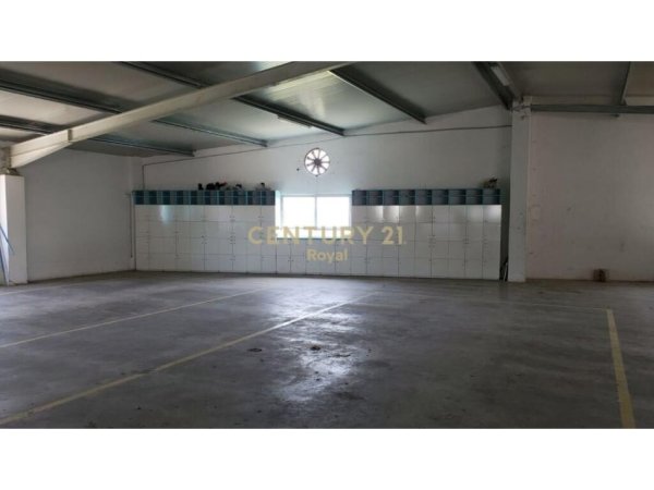 Tirane, jepet me qera 2 Katshe Kati 1, 1.300 m² 3.000 € 