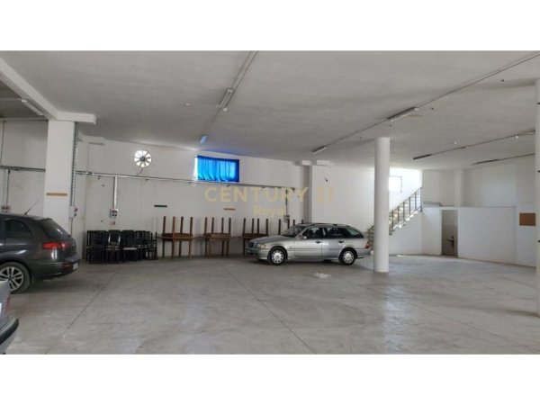 Tirane, jepet me qera 2 Katshe Kati 1, 1.300 m² 3.000 € 