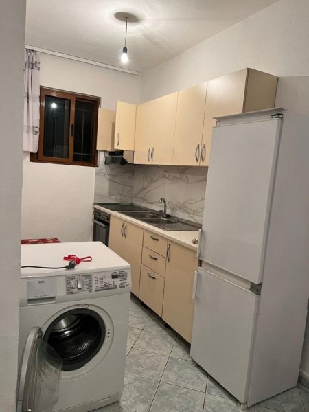 JEPET ME QERA  APARTAMENT 2+1 300 EURO SELITE