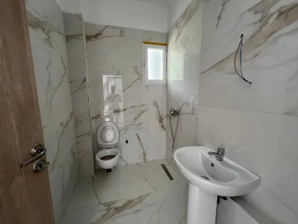 Vlore, shitet apartament 1+1 Kati 5, 60 m² 117.000 € (Uje i Ftohte) RV44717