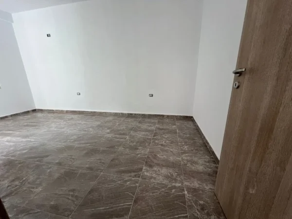 Vlore, shitet apartament 1+1 Kati 5, 60 m² 117.000 € (Uje i Ftohte) RV44717