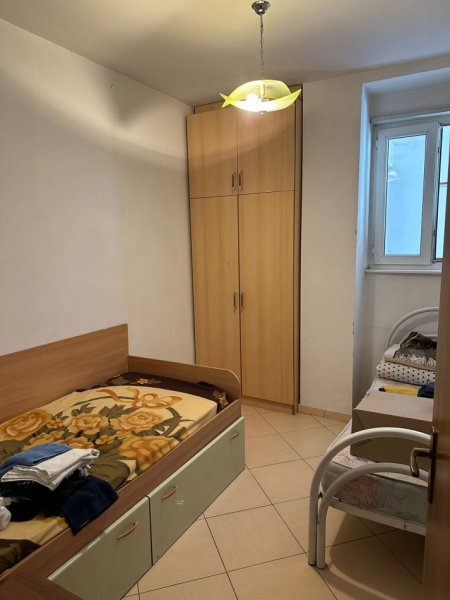 Tirane, jepet me qera apartament 2+1+Ballkon Kati 2, 95 m² 600 € (Pazari i ri)