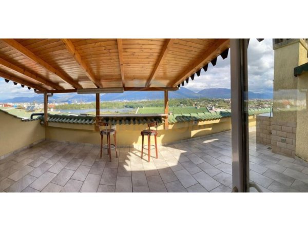 Tirane, jepet me qera 3+1 , 310 m² 1.200 € (Liqeni I Thate)