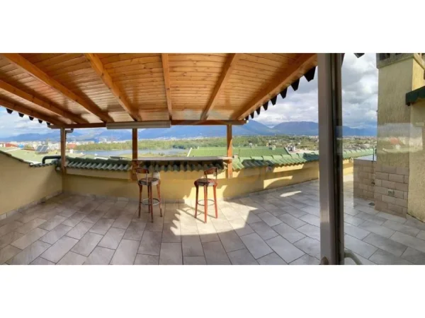 Tirane, jepet me qera 3+1 , 310 m² 1.200 € (Liqeni I Thate)