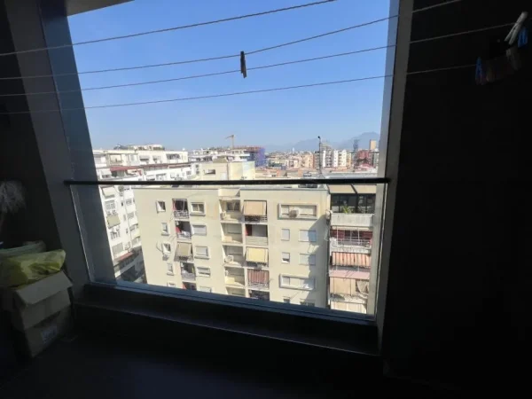 Tirane, jepet me qera 1+1 Kati 7, 70 m² 700 € (Parku Olimpik)
