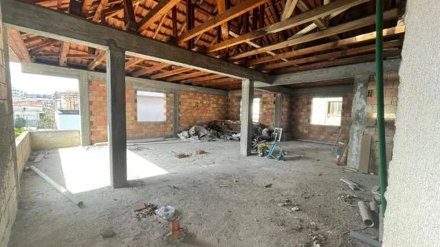 Tirane, jepet me qera  Kati 3, 110 m² 200 € /muji(Enver Birko)