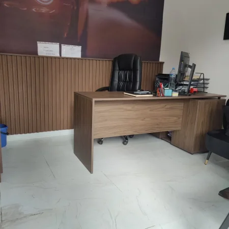 Tirane, jepet me qera dyqan Kati 0, 13 m² 400 € (BULEVARDI ZHAN DARK)