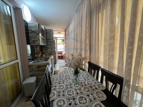 Tirane, jepet me qera 2+1 Kati 8, 120 m² 550 € (Unaza e Re)