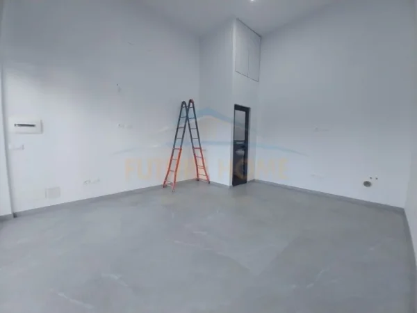 Tirane, jepet me qera Kati 0, 21 m² 650 € (4 dashmoret)