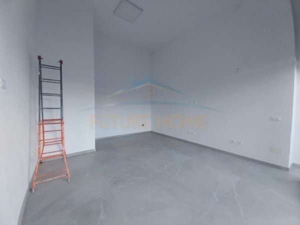 Tirane, jepet me qera Kati 0, 21 m² 650 € (4 dashmoret)
