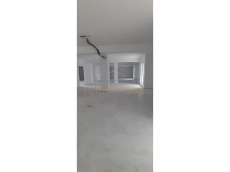 Tirane, jepet me qera ambjent biznesi Kati 0,  (Rezidenca Kaimi, Ali Demi, Tirane AREA44724)