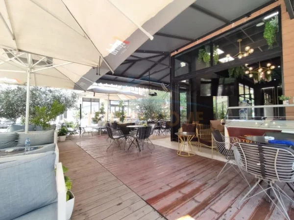 Tirane, shitet lokal Kati 0, 108 m² 324.000 € (Unaza e Re)