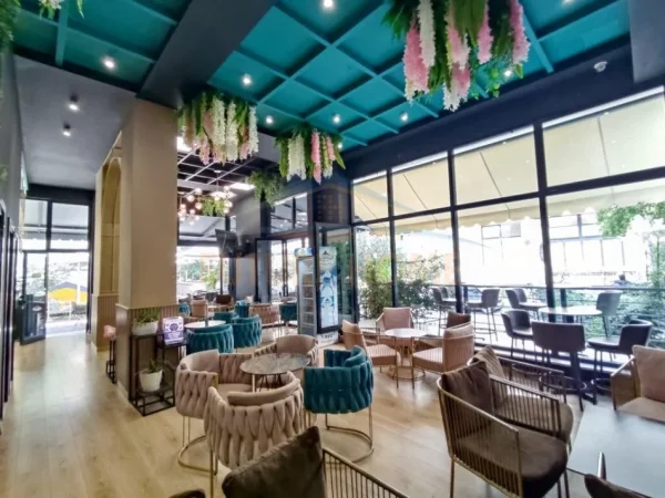 Tirane, shitet lokal Kati 0, 108 m² 324.000 € (Unaza e Re)