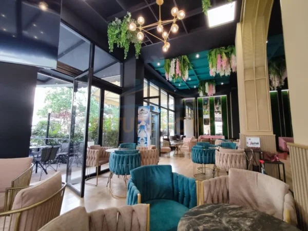 Tirane, shitet lokal Kati 0, 108 m² 324.000 € (Unaza e Re)