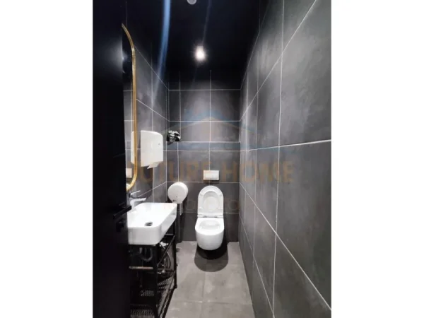 Tirane, shitet lokal Kati 0, 108 m² 324.000 € (Unaza e Re)