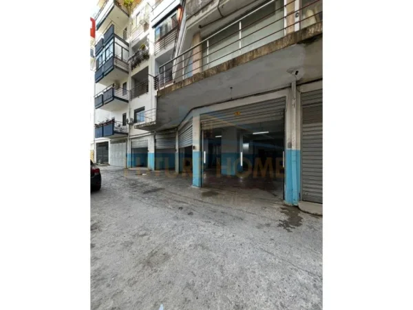 Tirane, jepet me qera Kati 0, 170 m² 500 € (Rruga e Teleferikut, Fresk)