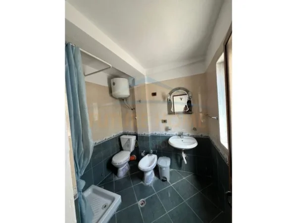 Tirane, jepet me qera 2+1+Ballkon Kati 3, 96 m² 700 € (Depo , Sheshi Willson)