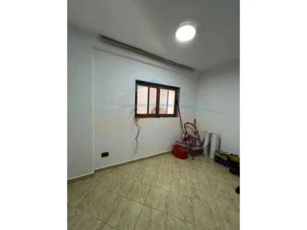 Tirane, jepet me qera 2+1+Ballkon Kati 3, 96 m² 700 € (Depo , Sheshi Willson)