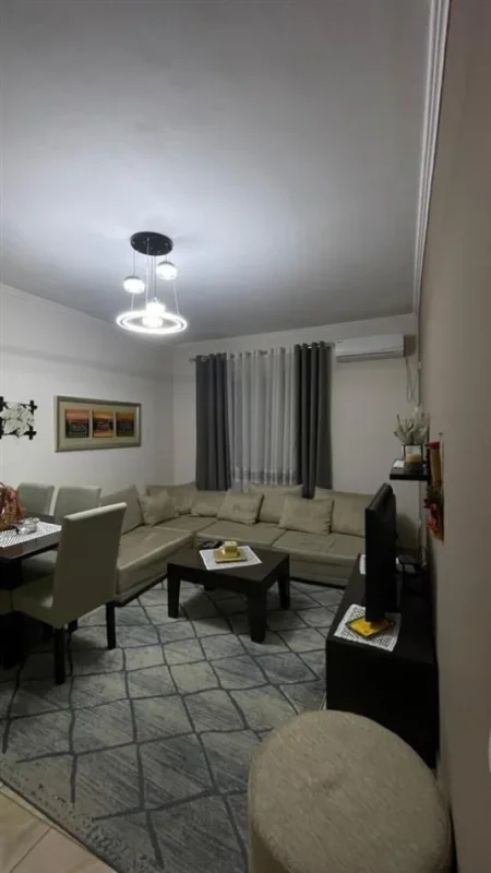 Tirane, jepet me qera apartament 2+1+Ballkon Kati 4, 80 m² 450 € (Astir , te kompleksi Molla)