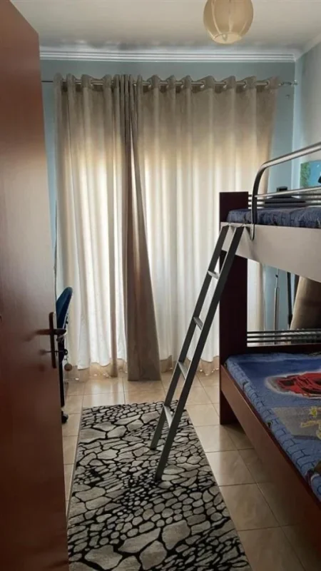 Tirane, jepet me qera apartament 2+1+Ballkon Kati 4, 80 m² 450 € (Astir , te kompleksi Molla)