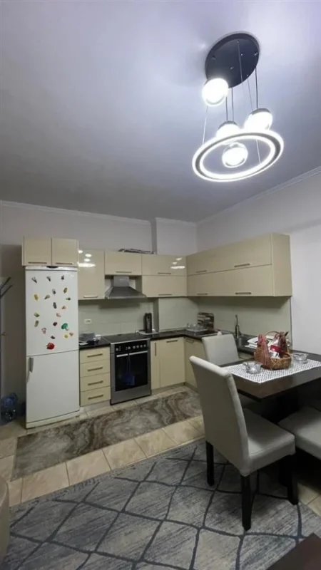 Tirane, jepet me qera apartament 2+1+Ballkon Kati 4, 80 m² 450 € (Astir , te kompleksi Molla)