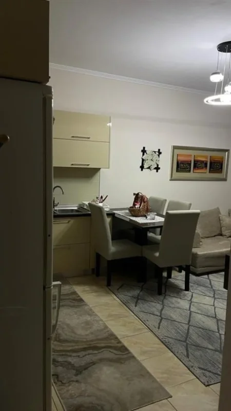 Tirane, jepet me qera apartament 2+1+Ballkon Kati 4, 80 m² 450 € (Astir , te kompleksi Molla)