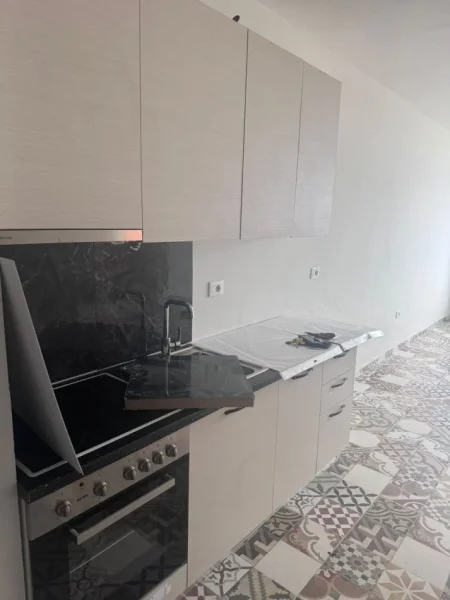 Tirane, jepet me qera apartament 1+1+Ballkon Kati 11, 70 m² 350 € (Yzberisht , kompleksi Tirana Golden Park)