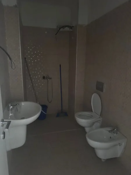 Tirane, jepet me qera apartament 1+1+Ballkon Kati 11, 70 m² 350 € (Yzberisht , kompleksi Tirana Golden Park)