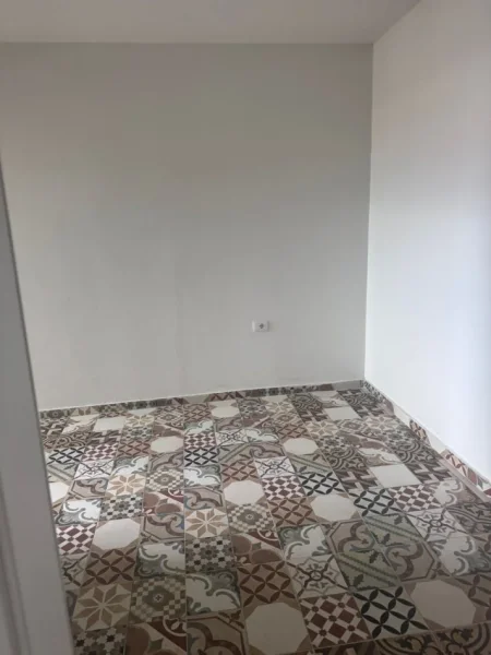 Tirane, jepet me qera apartament 1+1+Ballkon Kati 11, 70 m² 350 € (Yzberisht , kompleksi Tirana Golden Park)
