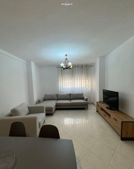 Tirane, jepet me qera apartament 1+1 Kati 5, 70 m²500 € (rruga e elbasanit)