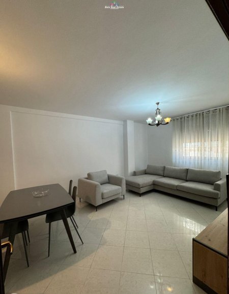 Tirane, jepet me qera apartament 1+1 Kati 5, 70 m²500 € (rruga e elbasanit)