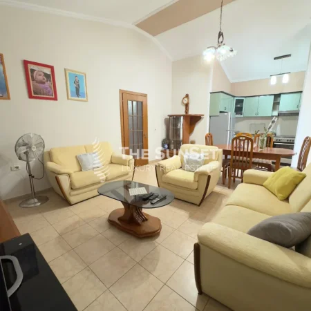 Tirane, jepet me qera apartament 2+1 Kati 5, 130 m² 600 € (Profarma)