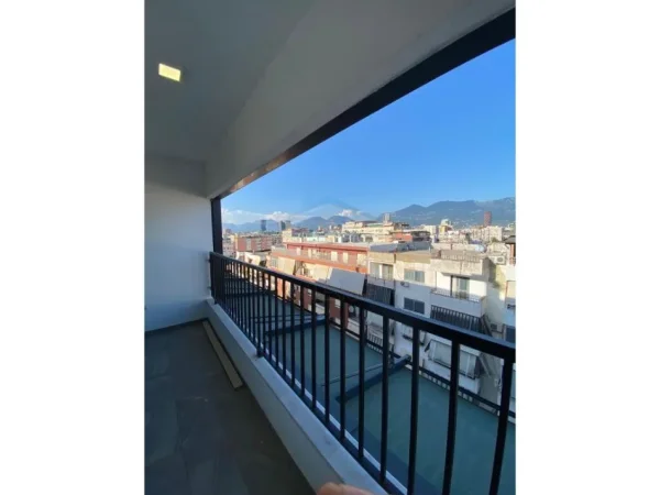 Tirane, jepet me qera ambjent biznesi Kati 9, 143 m² 1.500 € (Rruga e Kosovarëve)