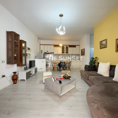 Tirane, jepet me qera apartament 1+1+Ballkon Kati 2, 600 € (15 Kateshi)