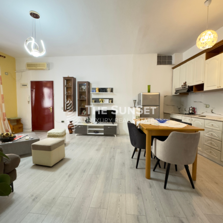 Tirane, jepet me qera apartament 1+1+Ballkon Kati 2, 600 € (15 Kateshi)