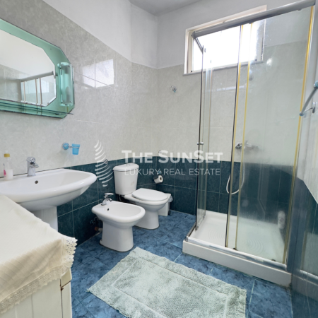 Tirane, jepet me qera apartament 1+1+Ballkon Kati 2, 600 € (15 Kateshi)