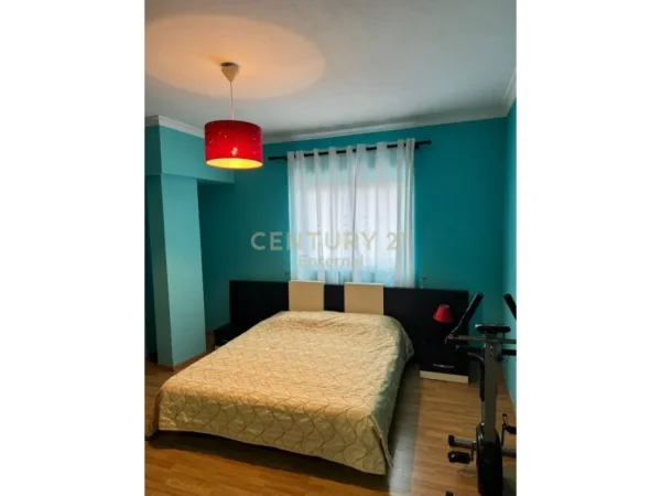 Tirane, jepet me qera apartament 2+1 Kati 2, 