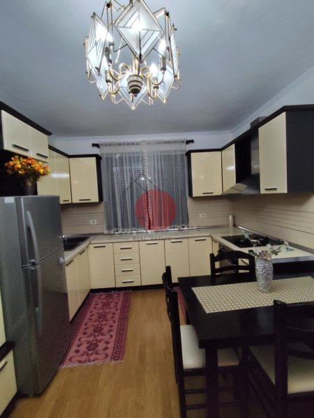 Tirane, jepet me qera apartament 2+1+Ballkon , 65 m² 600 € (Rruga mine peza)