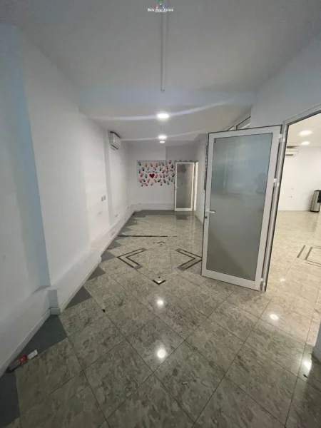Tirane, jepet me qera zyre Kati 2, 308 m² 3500 € (shallvare)