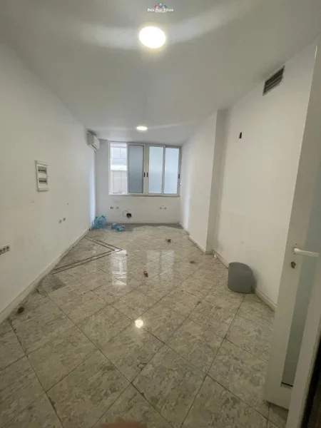 Tirane, jepet me qera zyre Kati 2, 308 m² 3500 € (shallvare)