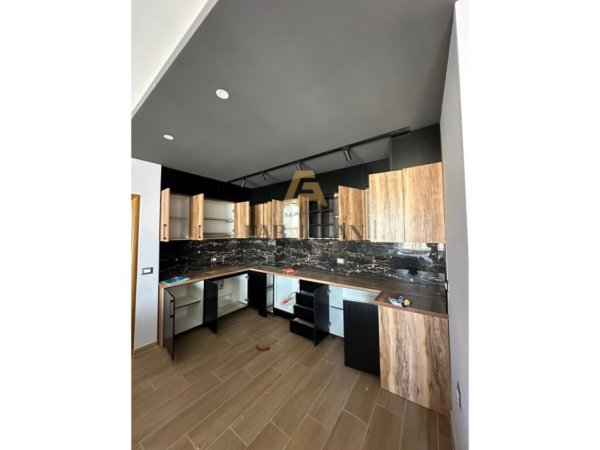Pogradec, shitet apartament 2+1+2 ballkone Kati 7, 124 m² 150.000 € (Pogradec, tek Stadiumi)