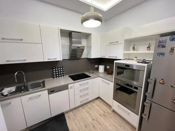 Tirane, shitet apartament 2+1 Kati 4, 112 m² 257.000 € (Komuna e Parisit)