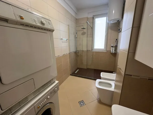 Tirane, shitet apartament 2+1 Kati 4, 112 m² 257.000 € (Komuna e Parisit)
