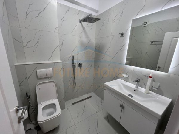 Tirane, jepet me qera apartament 2+1 Kati 7, 118 m² 550€ (unaza e re)