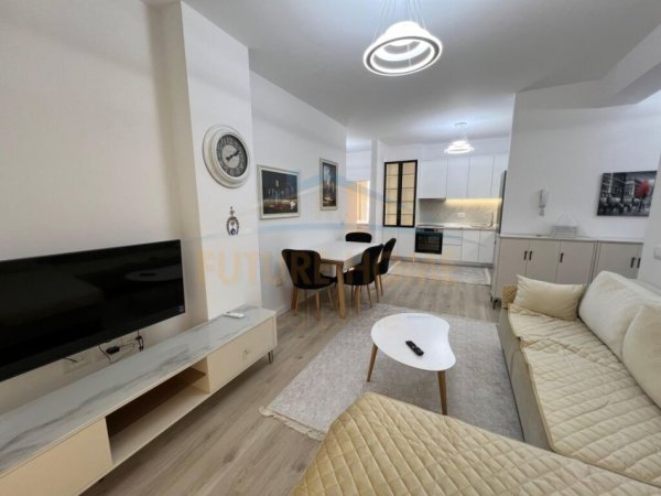 Tirane, jepet me qera apartament 2+1 Kati 7, 118 m² 550€ (unaza e re)