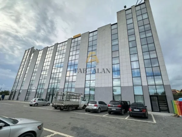 Durres, jepet me qera ambjent biznesi , 1.000 m² 1.500 € (4 rruget Shijak)