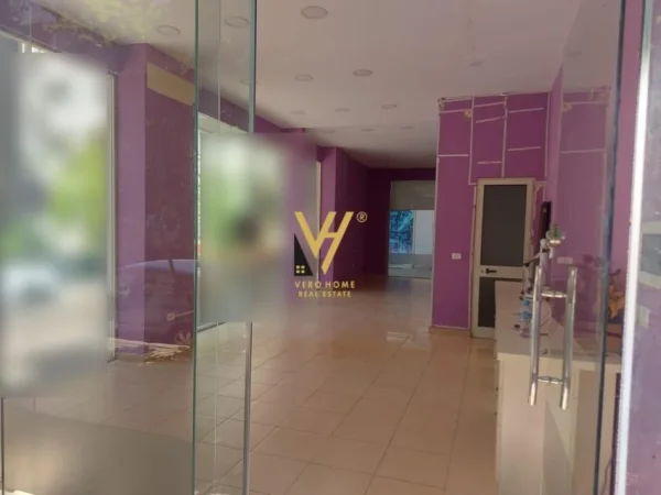Tirane, jepet me qera dyqan 0, 60 m2, 400 Euro (YZBERISHT)