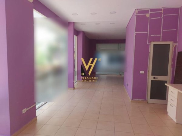 Tirane, jepet me qera dyqan 0, 60 m2, 400 Euro (YZBERISHT)