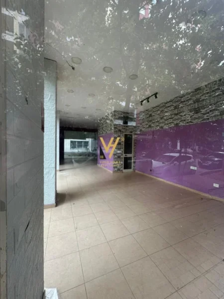Tirane, jepet me qera dyqan 0, 60 m2, 400 Euro (YZBERISHT)