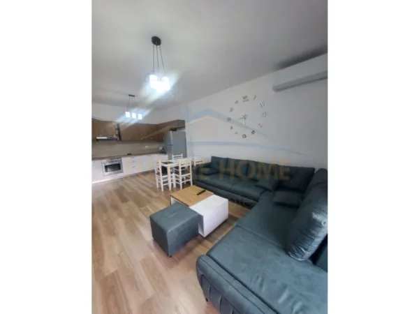 Tirane, jepet me qera apartament 2+1 Kati 3, 98 m² 600 € (Porcelan)